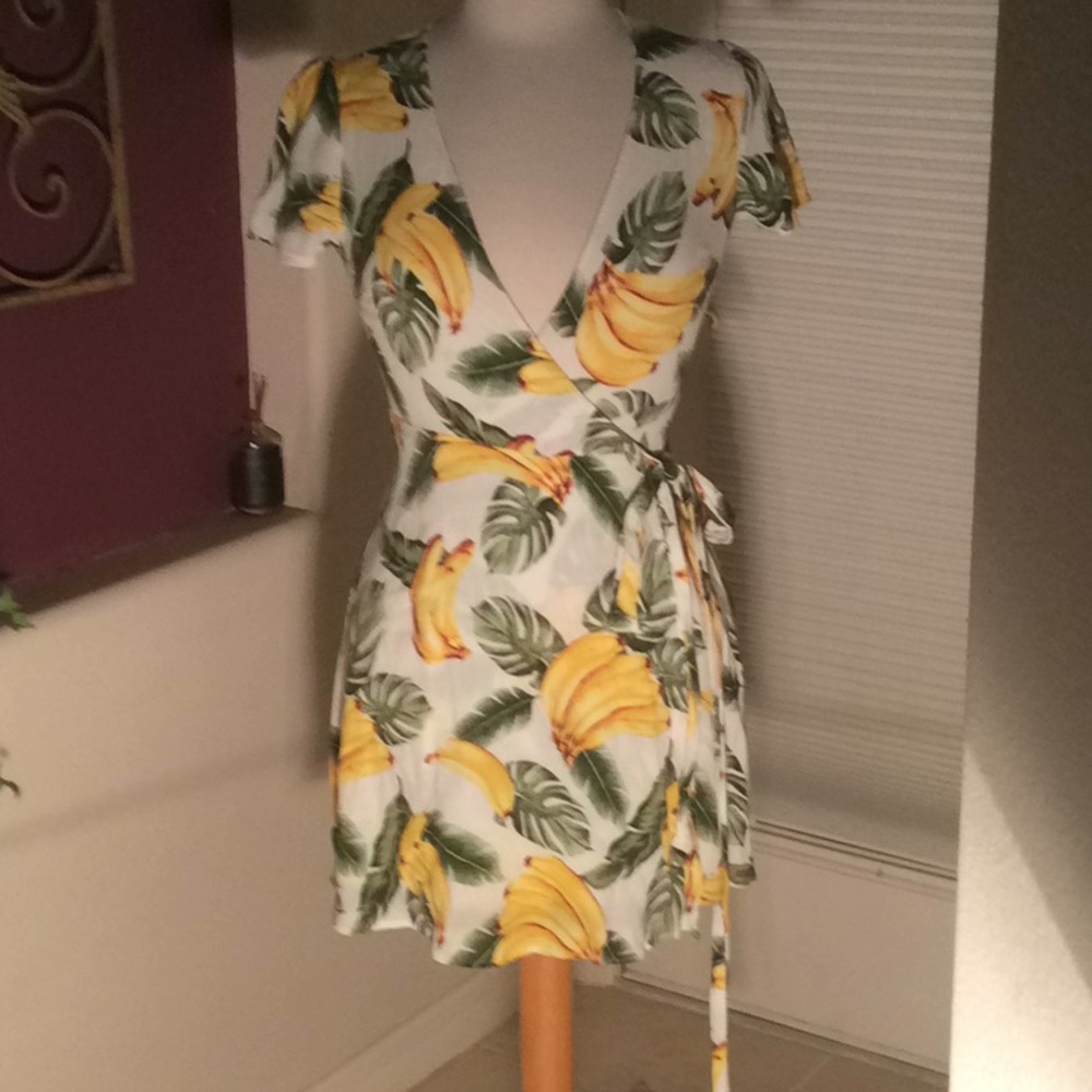 Forever 21 banana tropical print wrap dress size s